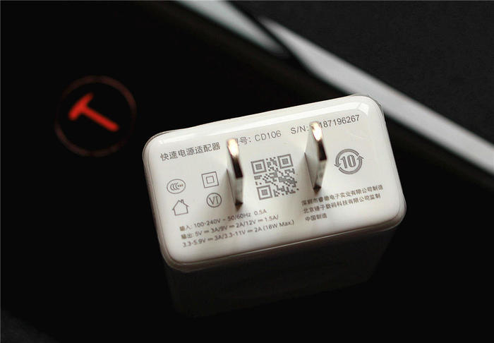 次世代旗舰机的自我突破-坚果R1评测