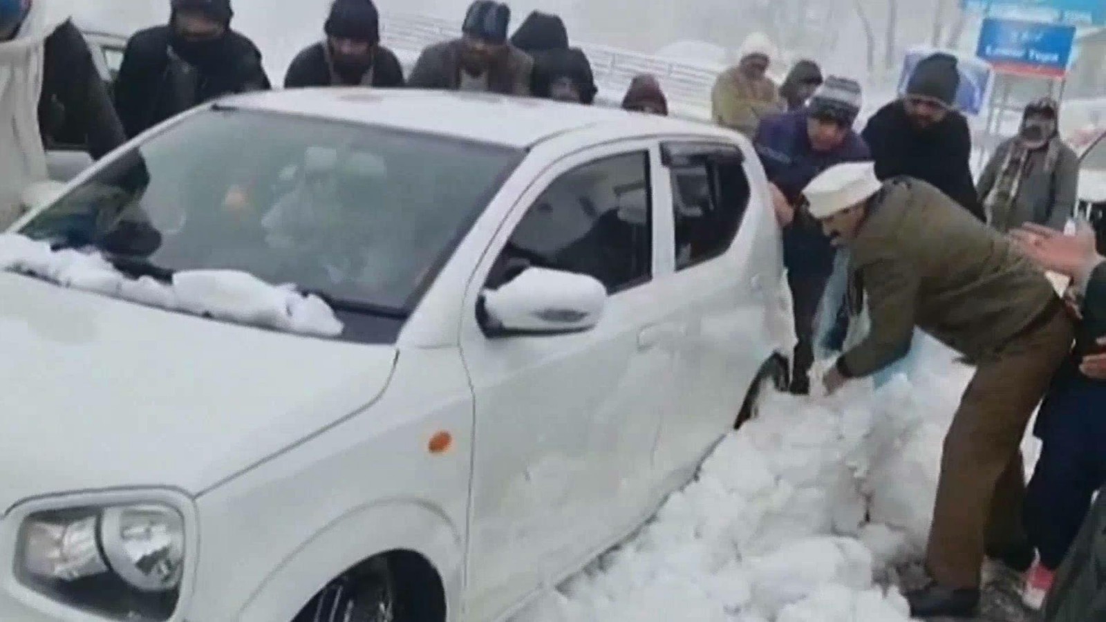 巴基斯坦穆里山区大雪　已致至少21人死亡