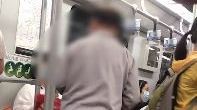 老人强拉女子要求让爱心座引热议！该不该给老人让座 不该是个问题！