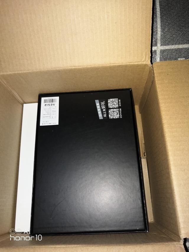 IPAD2018新ipad迟到的宿舍床上开箱,有福利送