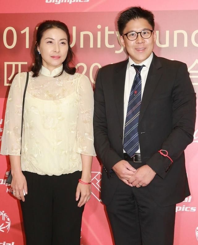 90后李沁活动,白百何现身活动,亮点太突出