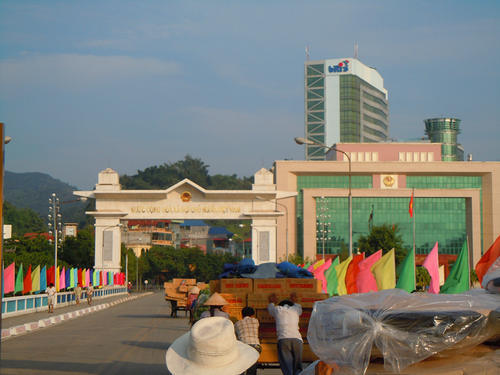 直击越南边境城市,当地人最喜欢来中国做生意