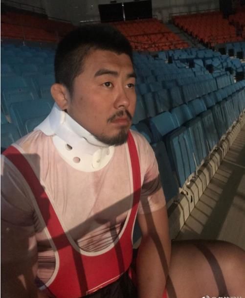 120公斤、130公斤壮汉连摔!腿瘸了,脖子扭了!