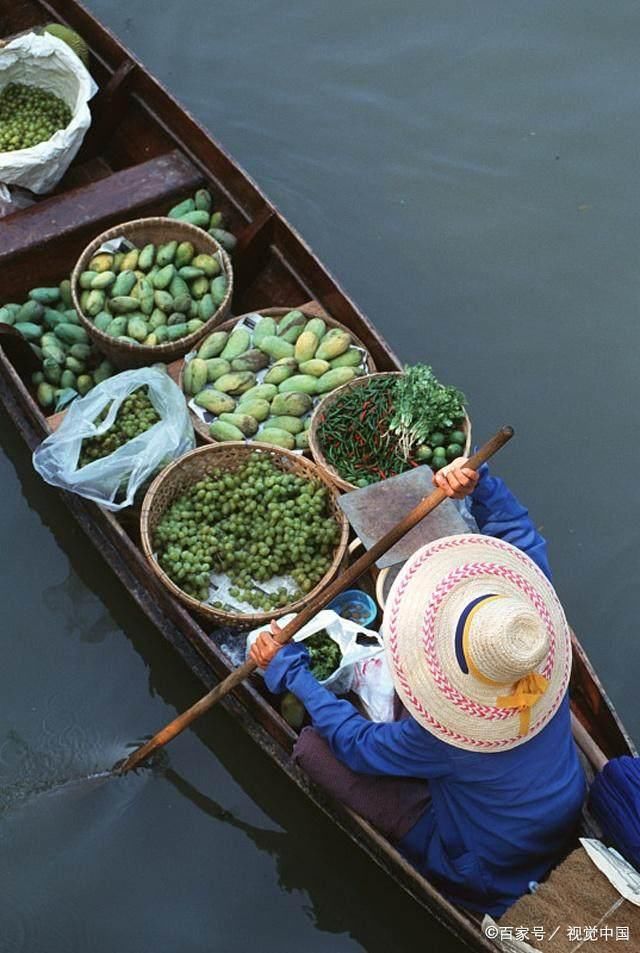 泰国游客来中国旅游!发现水果的价格:中国人真