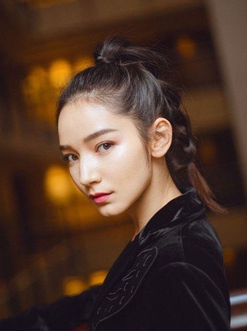 杨幂旗下有四美,李溪芮垫底,迪丽热巴第二,第一