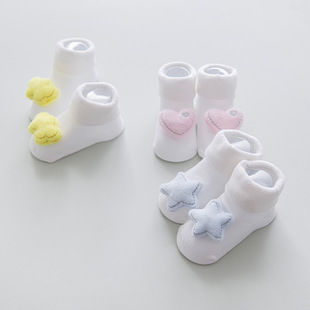 冬天宝宝睡觉要不要穿袜子呢,宝妈注意了