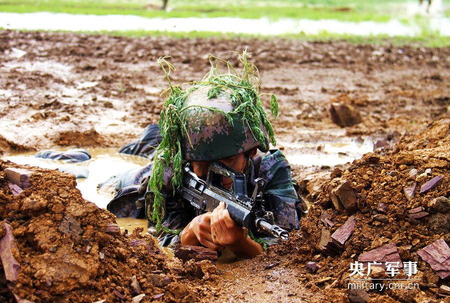 这个夏日,最美还是你那泥水点缀的戎装 这个夏日,最美还是你那泥水点缀的戎装