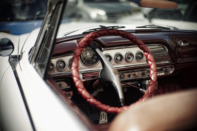 古巴哈瓦那的彩色老爷车 一次看个够