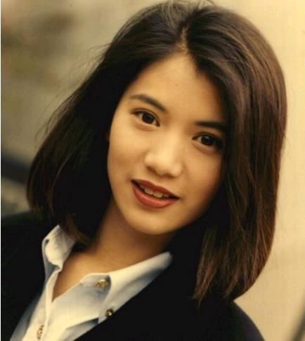 袁咏仪接儿子放学,被吐槽不化妆显老,看过她年