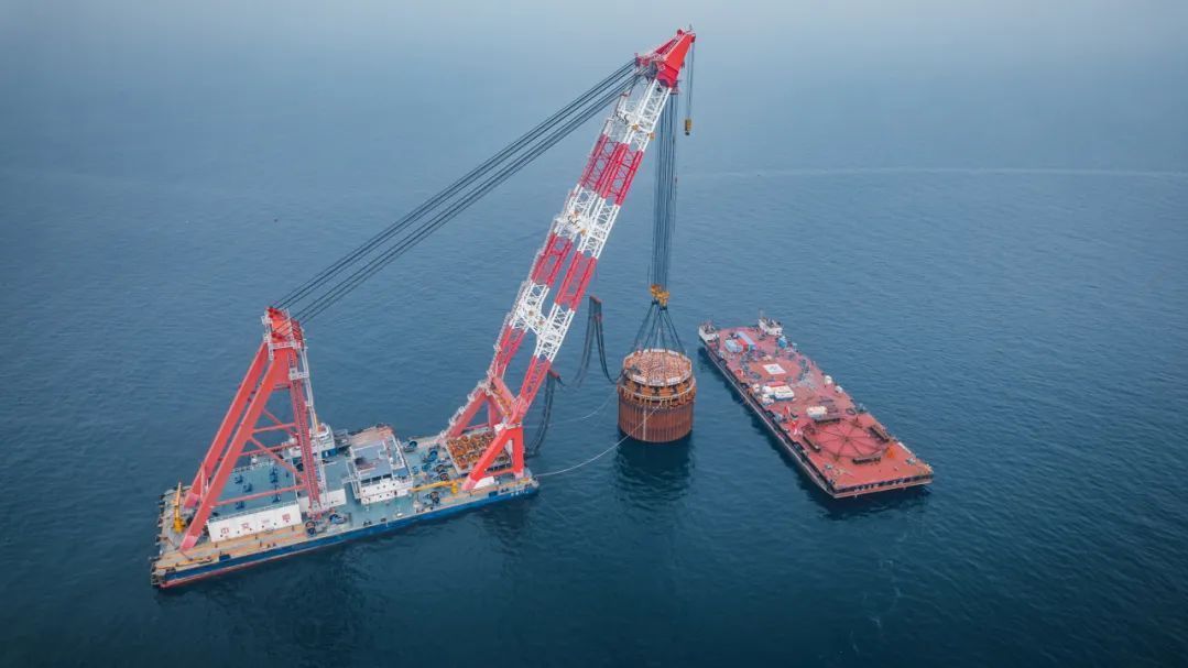 我国首创海床下开发模式主体结构钢圆筒成功安装 我国首创海床下开发模式主体结构钢圆筒成功安装