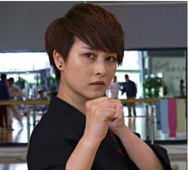 23岁因超女走红,被称会取代李宇春,最红时惨遭封杀,今无人问津