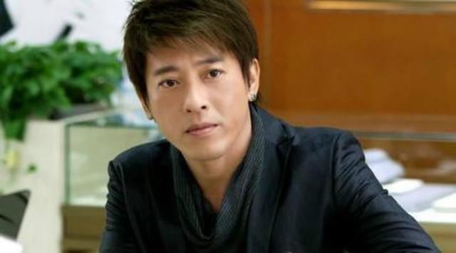 令狐冲老了,任盈盈老了,东方不败未婚,只有她4