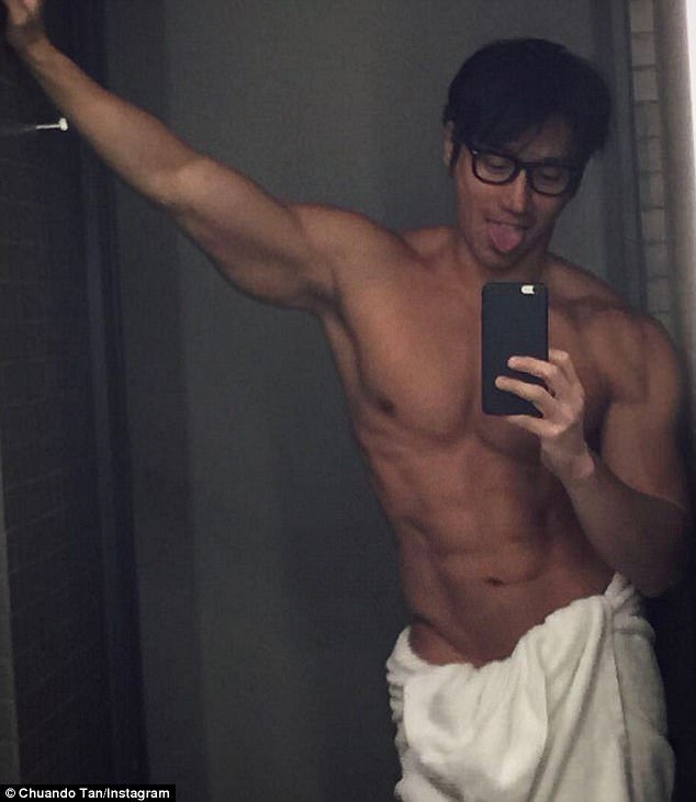 目前，陈宇飞的ins帐号已有16万粉丝，他总是喜欢发一些赤裸上半身的自拍来展示自己壮硕的身材，他茂密的黑发也给他的颜值加了不少分。