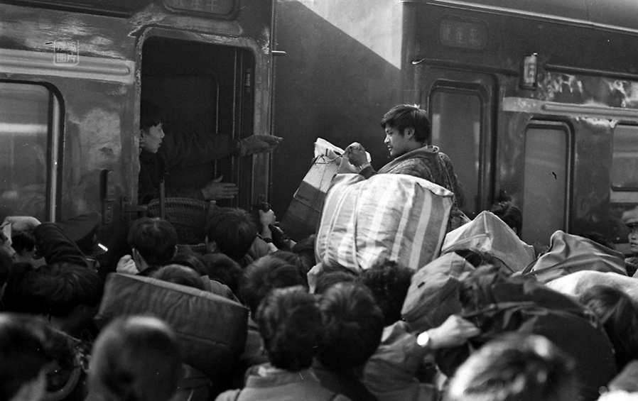 回家是一种信仰:春运40年买票何曾容易过 回家是一种信仰:春运40年买票何曾容易过