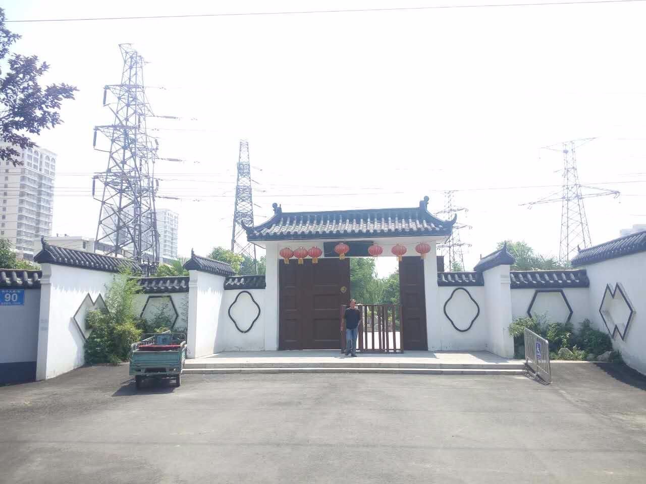 河南新乡:市盆景园被断电停水致两千多棵月季