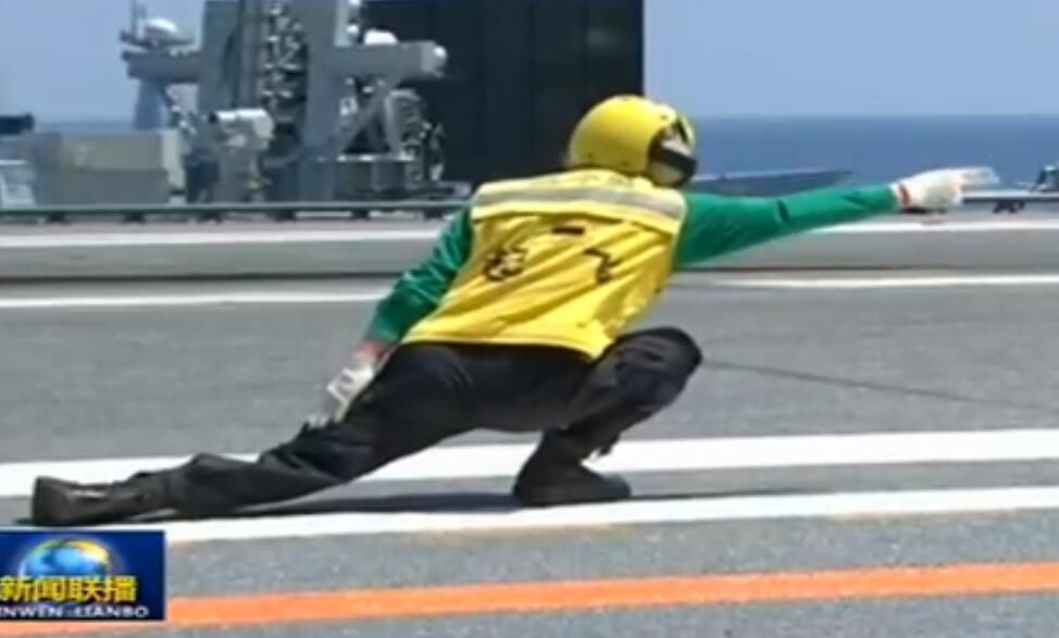 激动!南海阅兵,辽宁舰舰载机起飞瞬间!