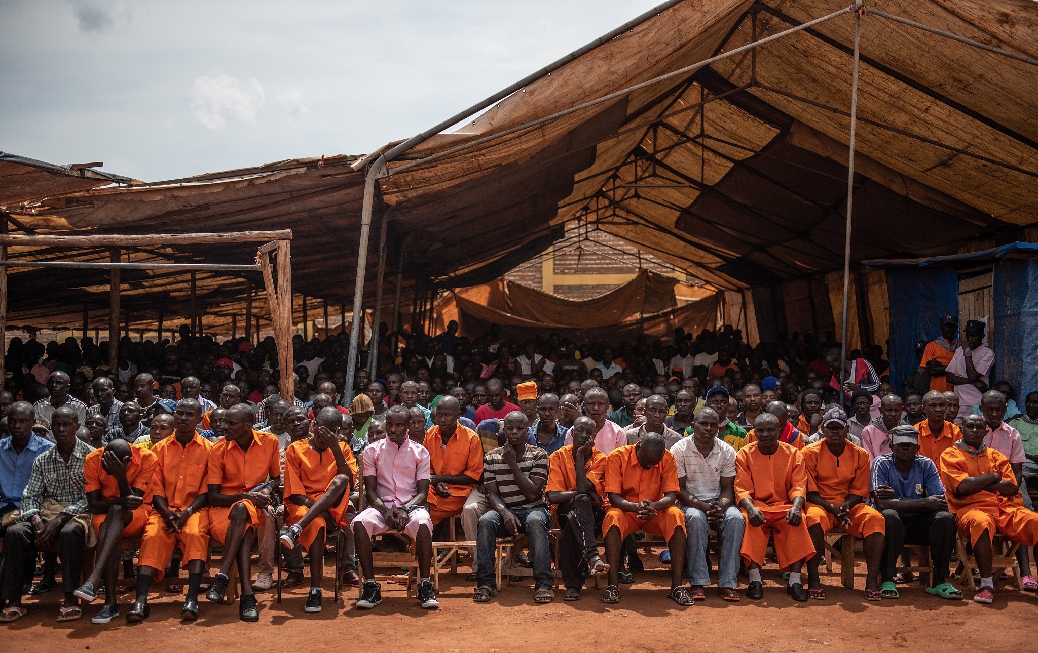 卢旺达基加利，当地监狱里的囚犯参加种族大屠杀25周年纪念仪式。