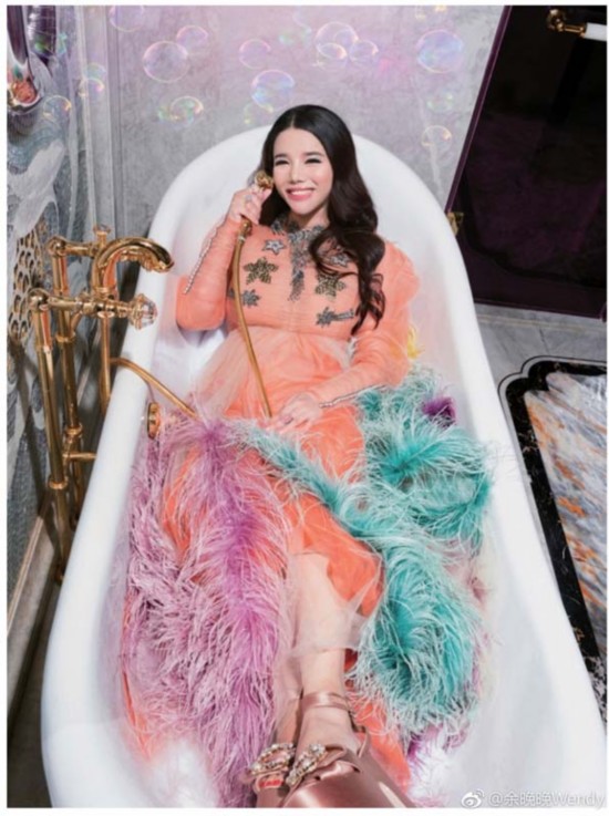 余晚晚登"金九封"show珍藏芭比