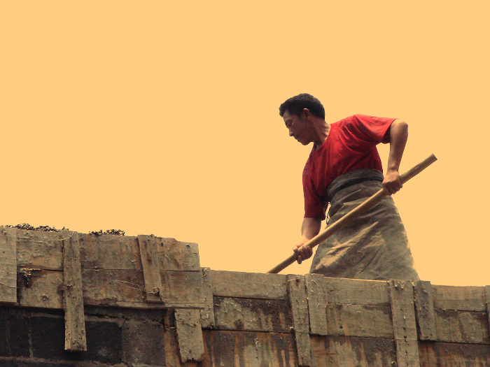 工地招工难,农民挣钱难,专家不解:一月6000元,