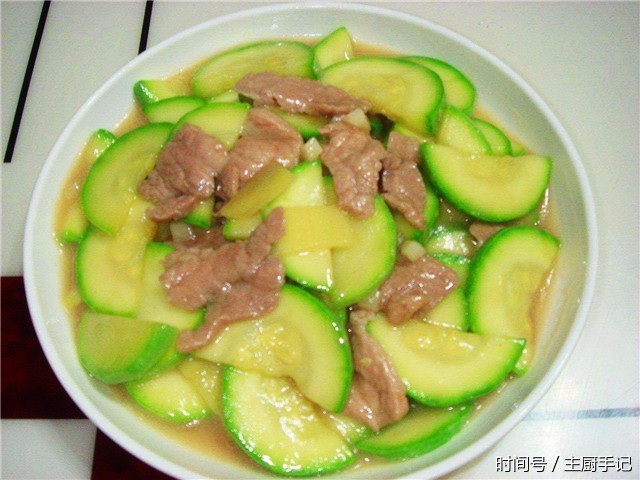 大厨教菜:小瓜炒滑肉 懒人必备10分钟做好