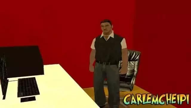 玩GTA手游时,进游戏里的网吧找网管开机后,居