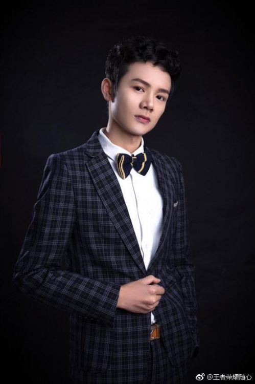 王者荣耀主播怒斥斗鱼拖欠工资:许诺的条件都