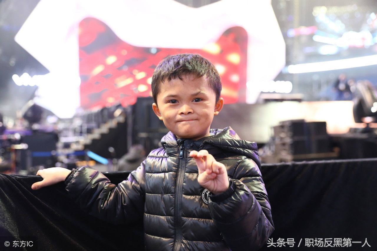 不要叫我范小勤,我是小马云!全家都靠我,见到马