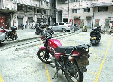 广东佛山: 为占车位故意损坏他人车辆