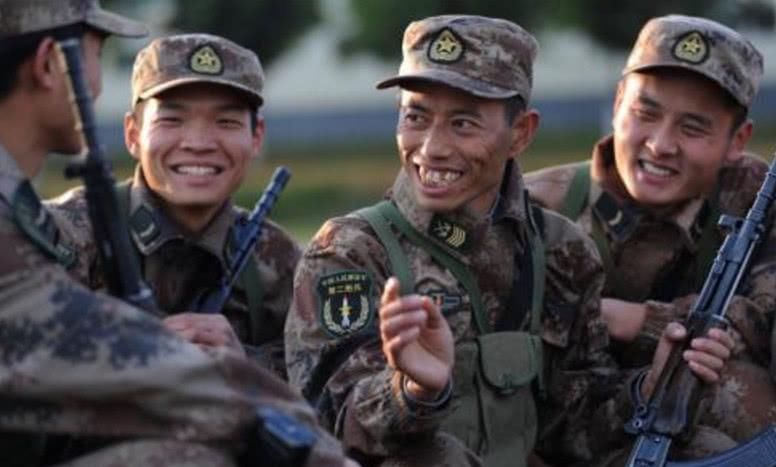 解放军军衔最高兵种是?待遇跟师长差不多 让人