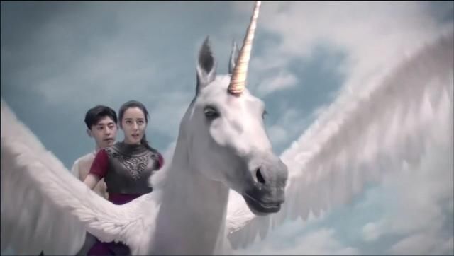 迪丽热巴梦中追邓伦,对频入梦真的存在吗?