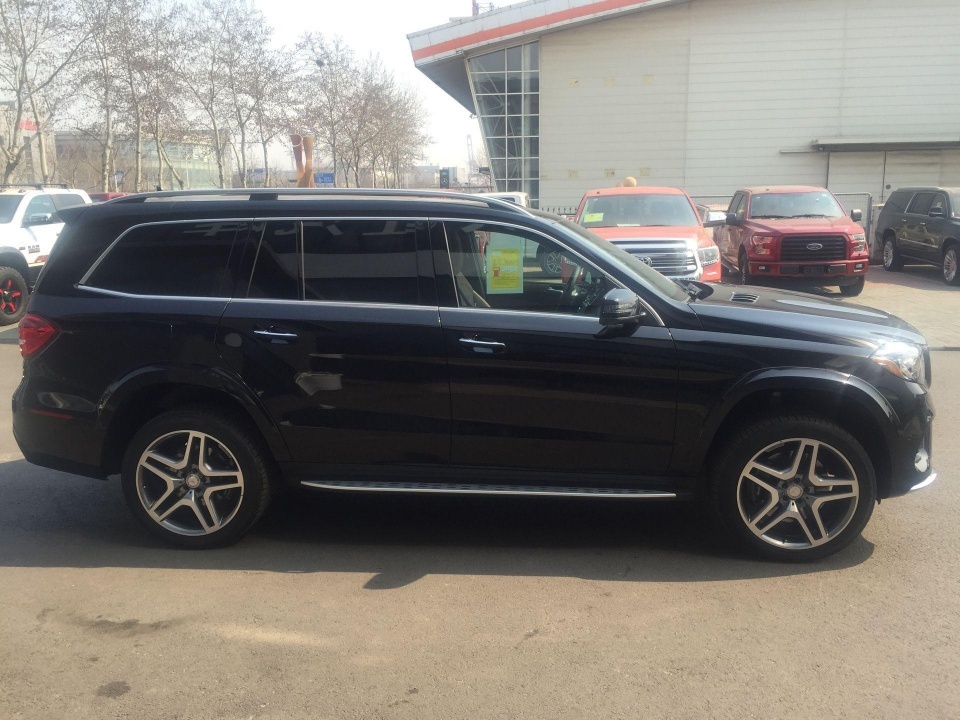 新款奔驰gls550现车在售降价势不可挡