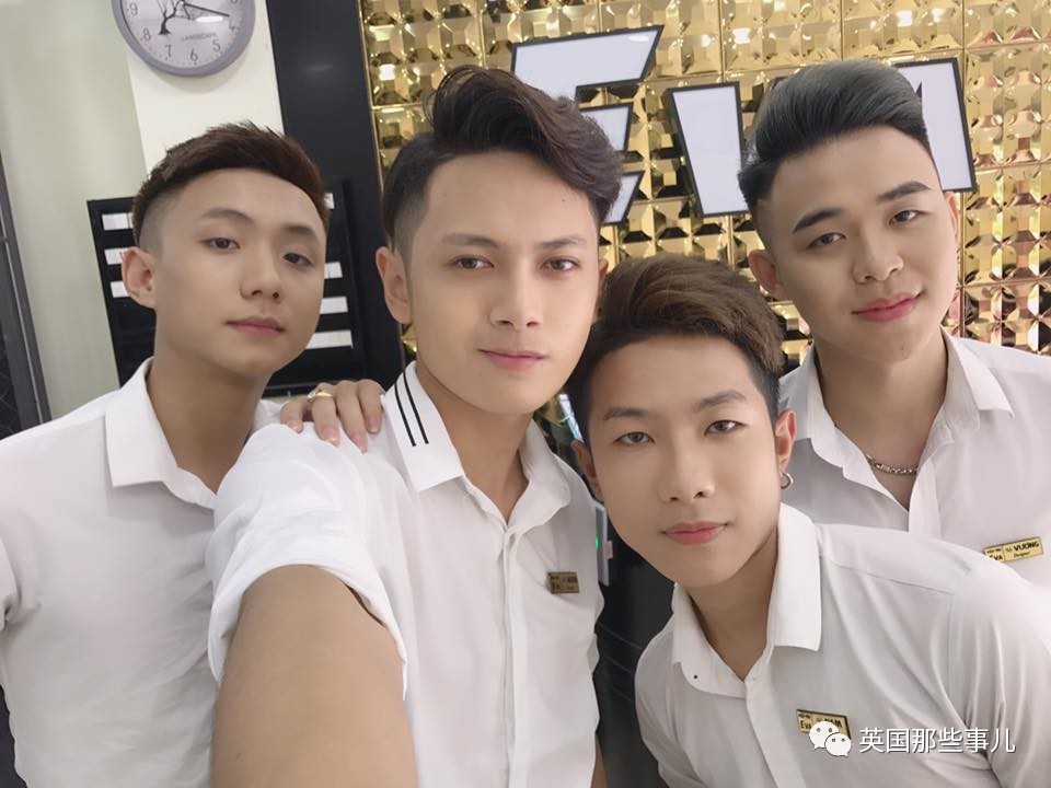 越南特色理发店:理发师不穿衣服工作