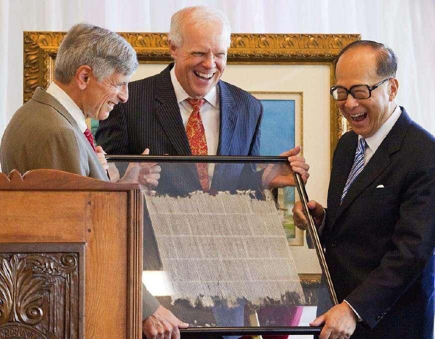 挥霍三代都花不完的钱, 见识一下李嘉诚的家族