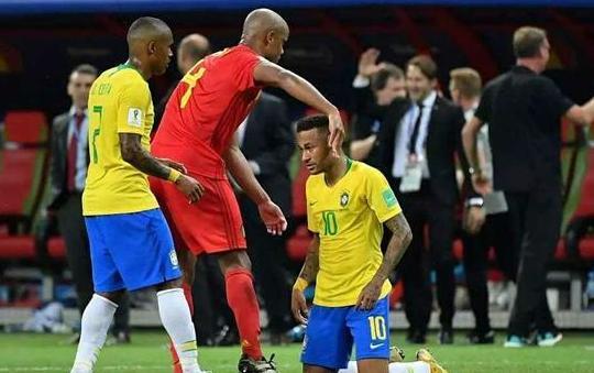 残酷的世界杯! 巴西疑似被漏判4次点球 主裁本