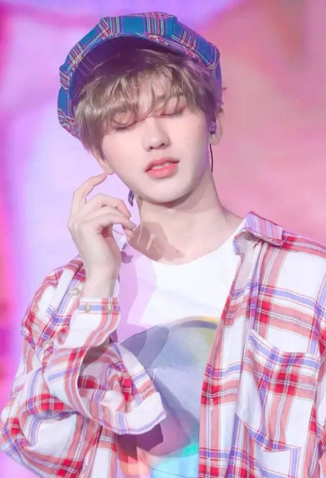 蔡徐坤撞衫王俊凯引发百分之九男团被热议,网