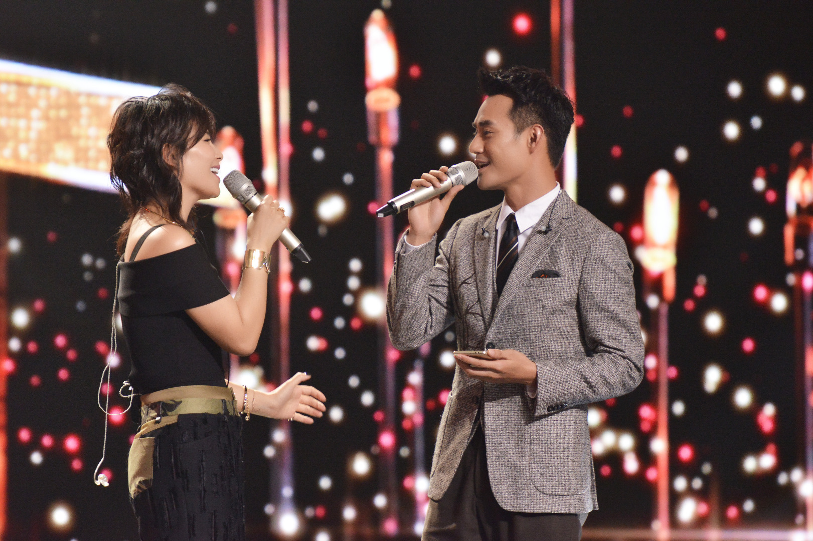 《跨界歌王》剧照曝光 王凯在和谁抱抱?