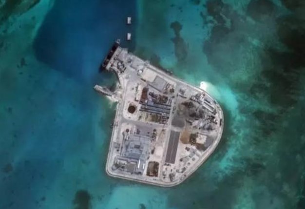 中国赤瓜礁:从高脚屋到人工岛,吹沙造陆后变成