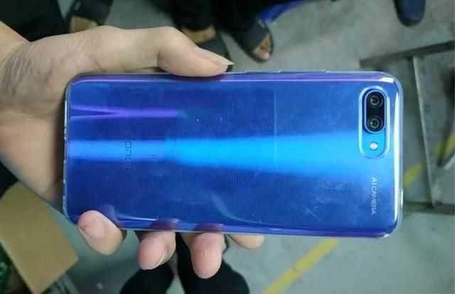 麒麟970手机泛滥,荣耀10首降200元,网友:刚发