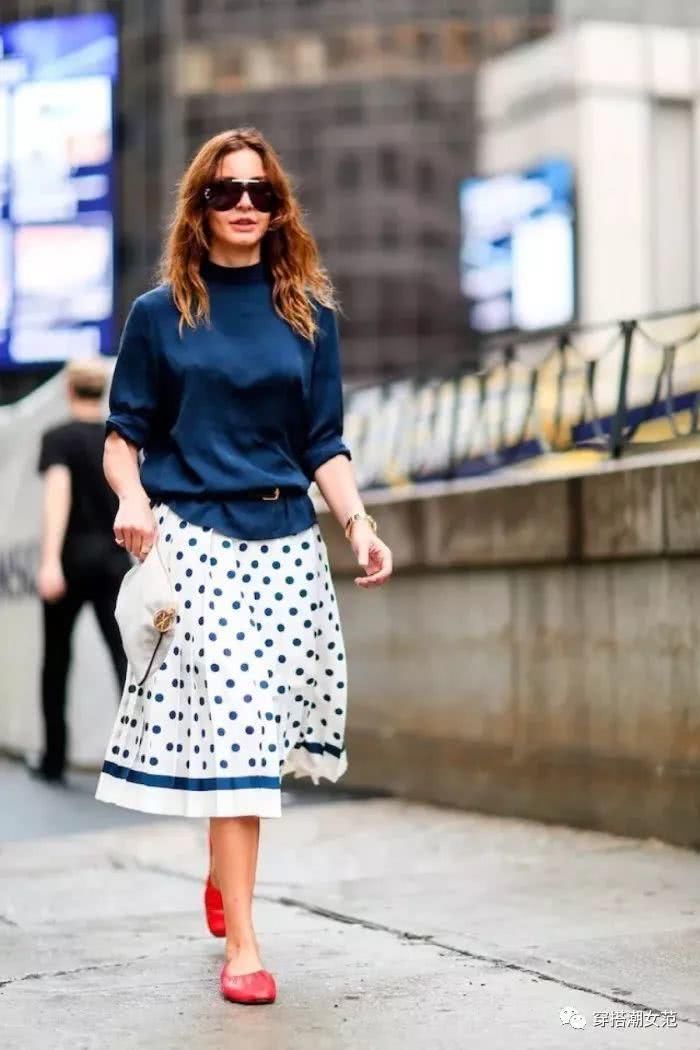 穿波点显老?那是你不会搭配!