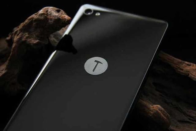 坚果R1被小米8和一加6吊打,网友不买账,称史上