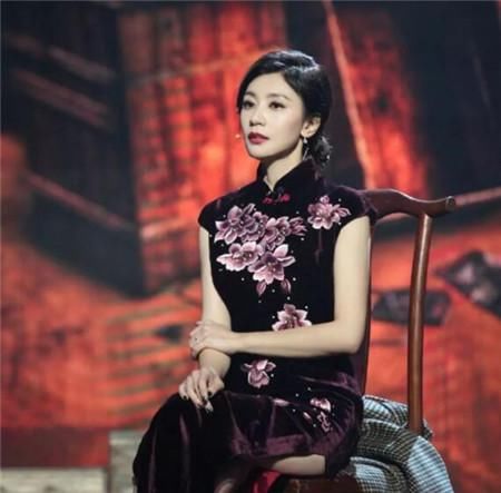 44岁贾静雯晒泳装照,这身材也太有料了吧!