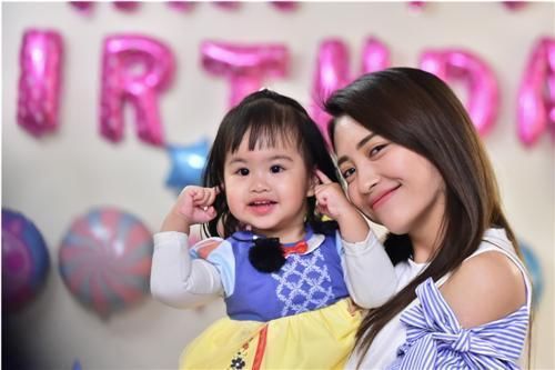 和杨幂同班的包文婧也演了不少影视剧,居然还