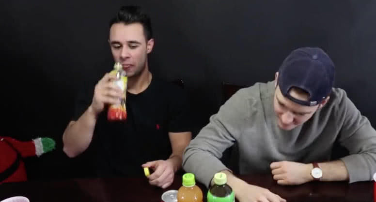 老外试喝中国饮料,外国人居然最爱喝这款中国