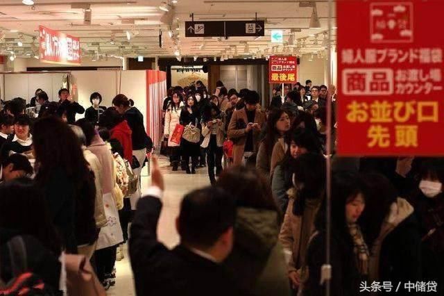中国人日本旅游过新年,日本网友:中国游客购物