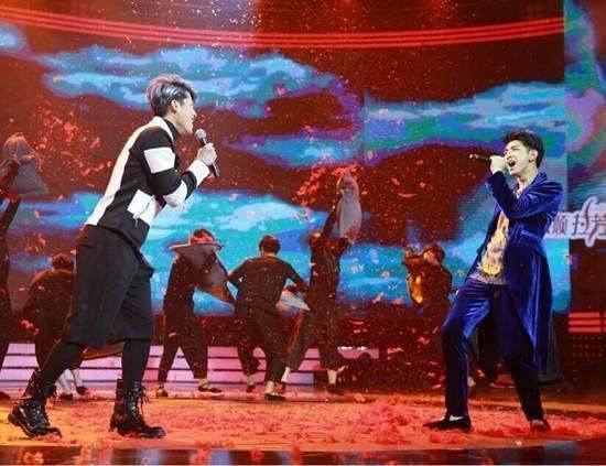 赵丽颖变身霸道总裁签约艺人,颜值气质不输杨