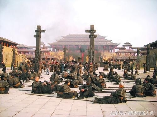 横店女群众演员生存现状:颜值高才可能养活自