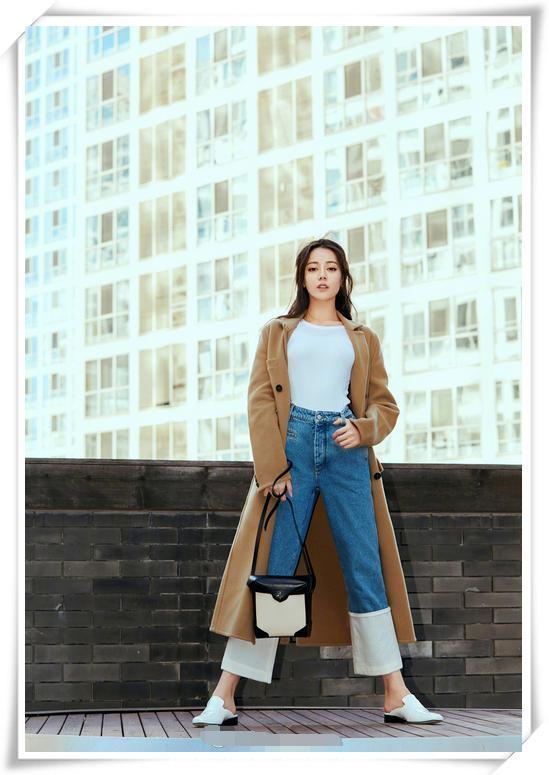 当孙艺珍穿印花裙撞衫迪丽热巴,网友:终于相信