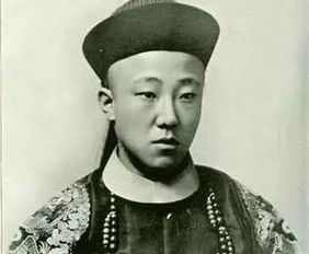 他拒绝了日本人的高官厚禄,最困难时靠捡破烂