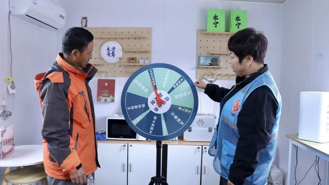 延庆永宁党群服务站“零距离”服务游客很贴心~