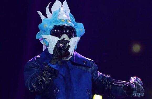 这位已经揭面的素人歌手蔡宗强,他对评委们说因为自己声线特像林俊杰